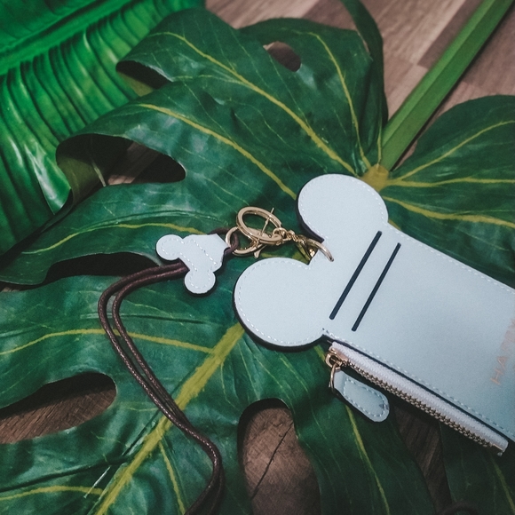 Cartoon Lanyard and ID holder - Picture 2 of 6